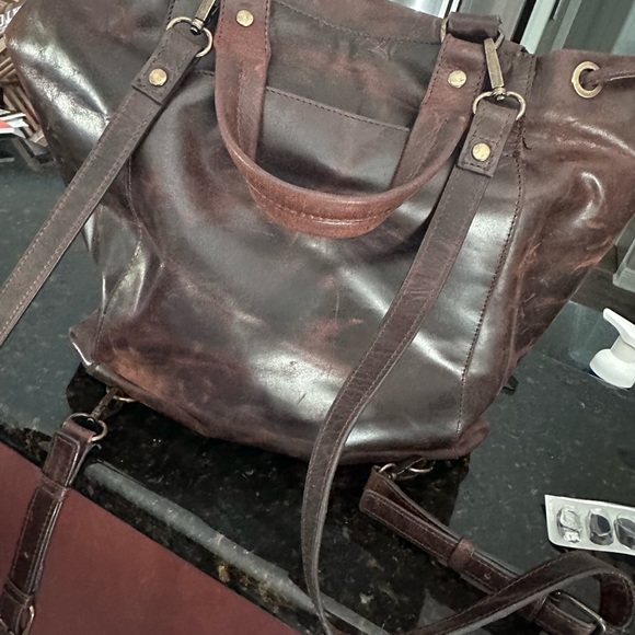 Tote/back pack brown vintage looking ! It’s an amazing multi use bag - Picture 4 of 5